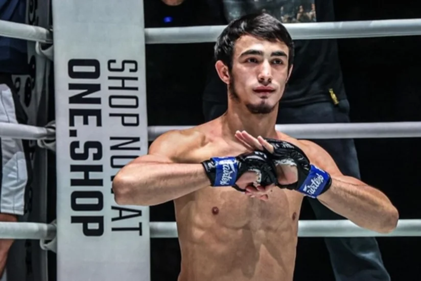 Rəqibini təpiklə vuran rusiyalı boksçu ömürlük diskvalifikasiya edilə bilər