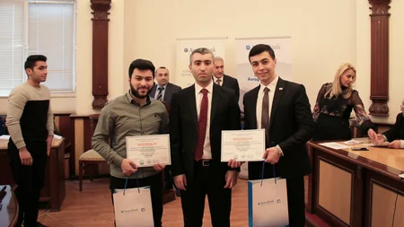 AccessBank UNEC tələbələrinin elmi-tədqiqat işlərinin çapına dəstək verib
