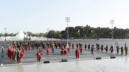 Bakının işğaldan azad edilməsinin 100 illiyinə həsr olunan parad başa çatıb - YENİLƏNİB-4