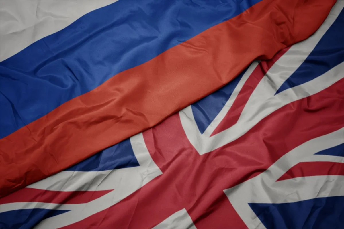 Britaniya Silahlı Qüvvələrinin komandanı Moskva ilə daha sıx əlaqə saxlamaq istədiyini bildirib
