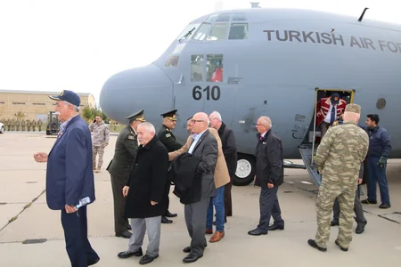 Zəfər Günü ərəfəsində türkiyəli qazilər Bakıya səfər edib