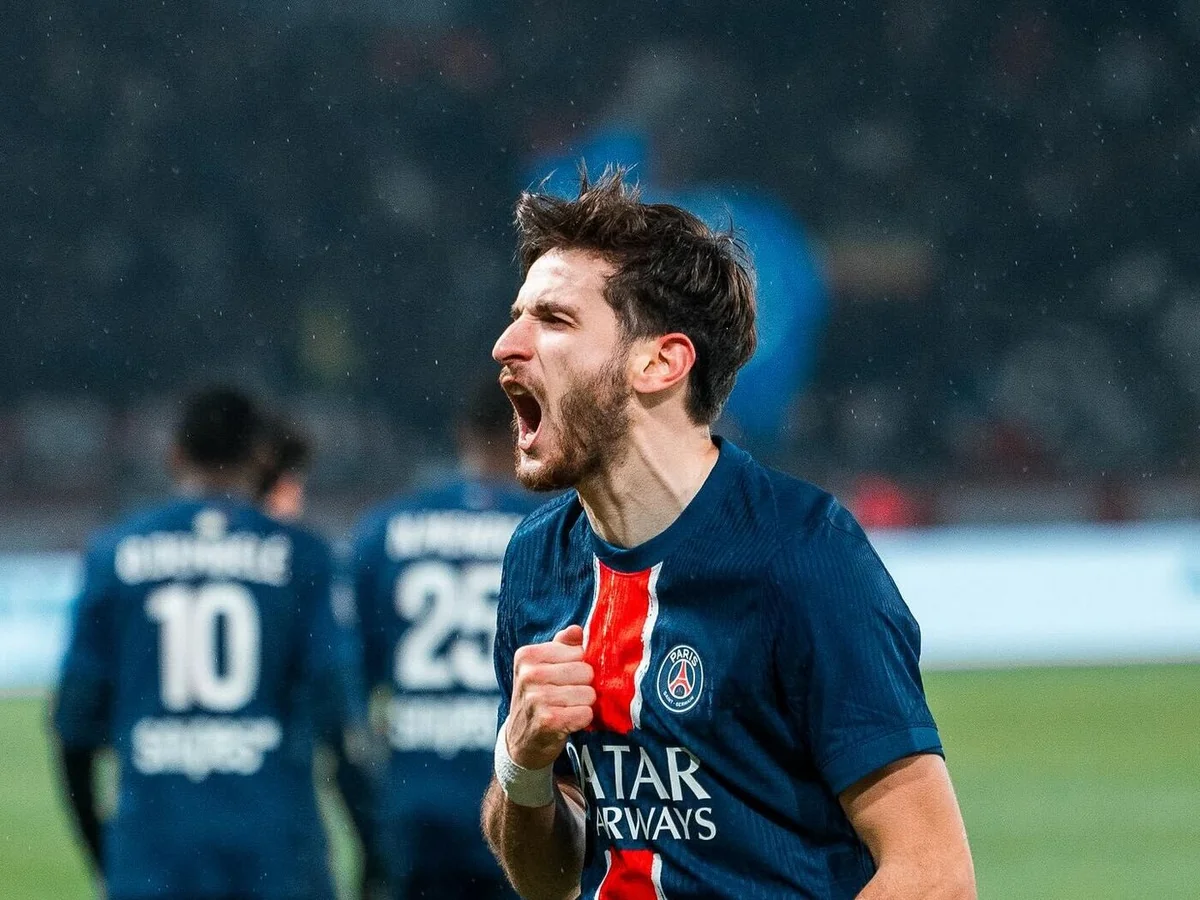 Xviça Kvaratsxeliya və digər gürcü futbolçu Fransada qarət edilib