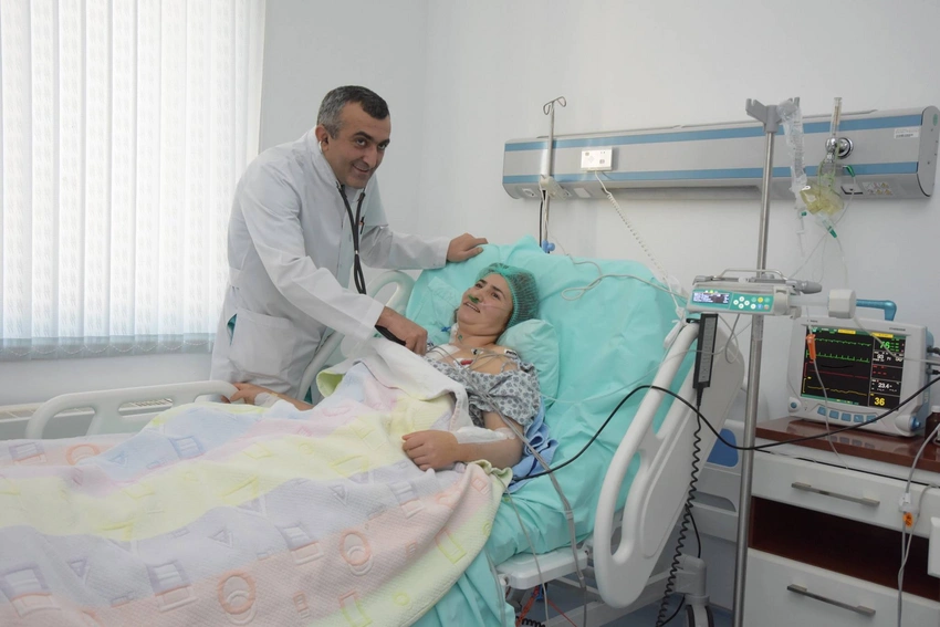 Tibb Universitetində anadangəlmə nadir ürək xəstəsi əməliyyat olunub  - FOTO