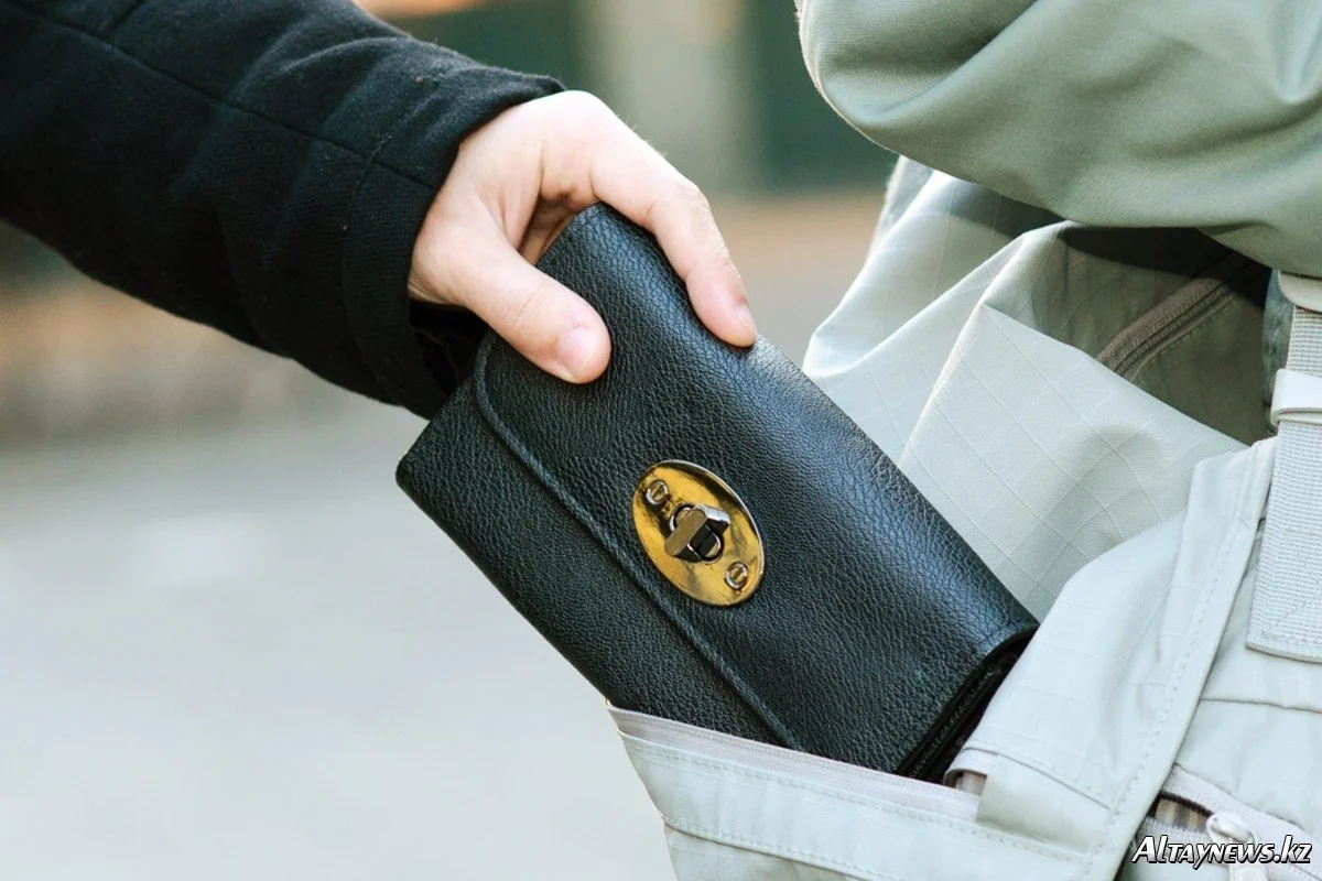 Mingəçevirdə avtobusda qadının 2180 manatı oğurlanıb