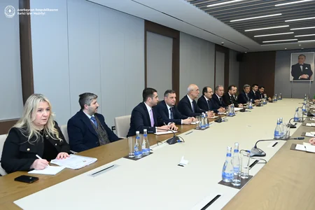 Hulusi Akar: Azərbaycanın Türkiyə müdafiə sənayesinin imkanlarından yararlanması üçün geniş perspektivlər var