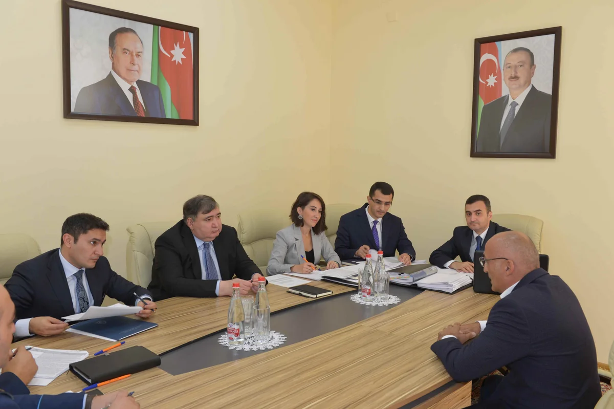 Vergilər naziri Qaxda vətəndaşları qəbul edib