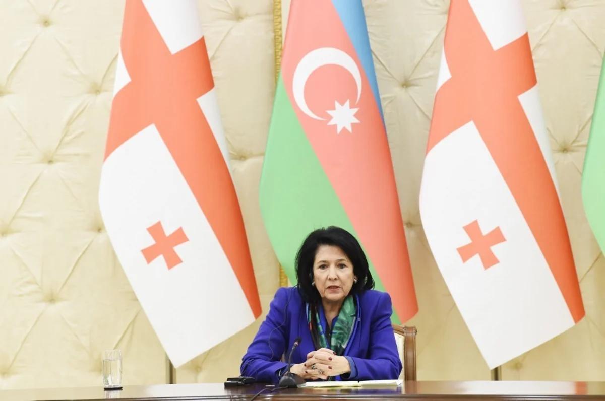 Gürcüstan Prezidenti Qaxın Qaxingiloy kəndində məktəblə tanış olub, kilsəni ziyarət edib - ƏLAVƏ OLUNUB