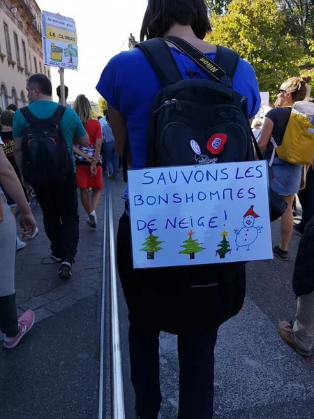 Parisdə “Sarı jiletlilər”in aksiyası zamanı 123 nəfər saxlanılıb