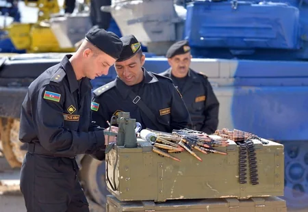 Azərbaycan tankçıları döyüş maşınlarının texniki vəziyyətini yoxlayıb