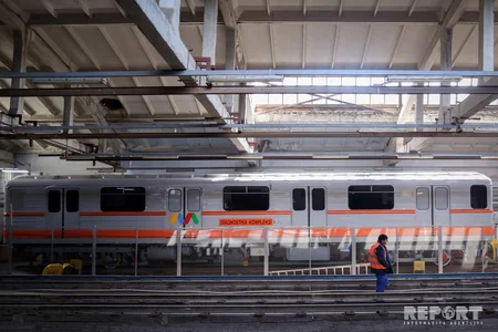 Metro qatarlarının “ev”indən - FOTOREPORTAJ