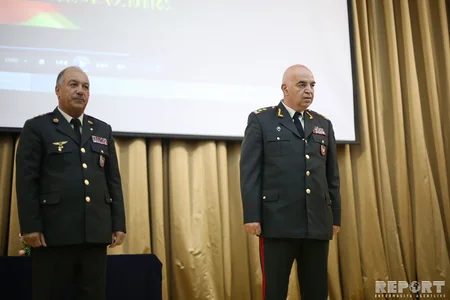 Aprel döyüşlərində şəhid olan hərbçilərin təltif olunduqları medallar ailə üzvlərinə təqdim edilib - FOTO