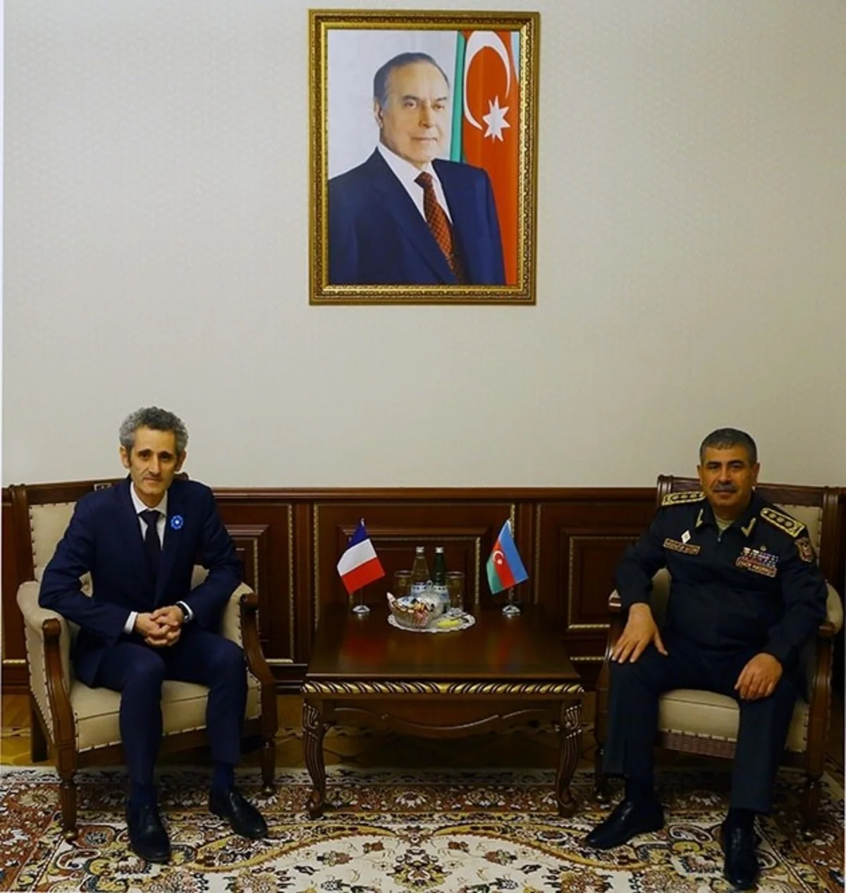 Zakir Hasanov discusses military-technical cooperation with new French Ambassador