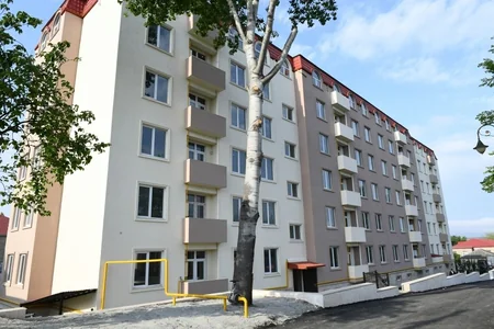 İlham Əliyev Şamaxıda tikilən çoxmənzilli binalarda yaradılan şəraitlə tanış olub - YENİLƏNİB
