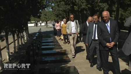 Avrasiyanın 33 tanınmış yazıçısı Sumqayıtda olub - FOTO