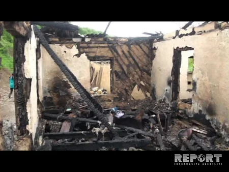 Cəlilabadda evdə yanğın baş verib, ana azyaşlı övladını xilas edib - FOTO