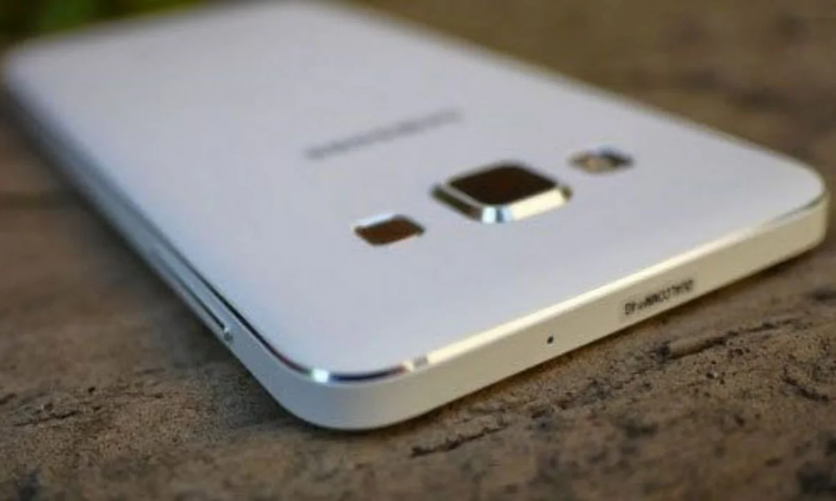 ​Samsung Galaxy A8in ilk görüntüləri yayılıb