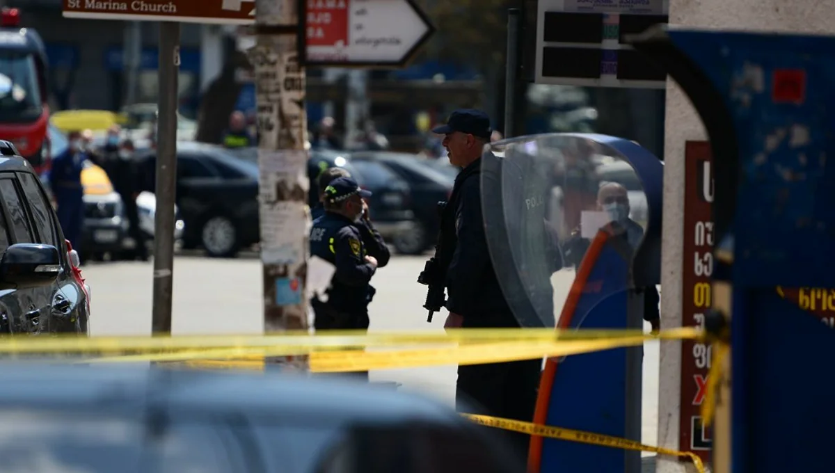 Gürcüstanda banka basqın edən silahlı şəxs həbs olunub