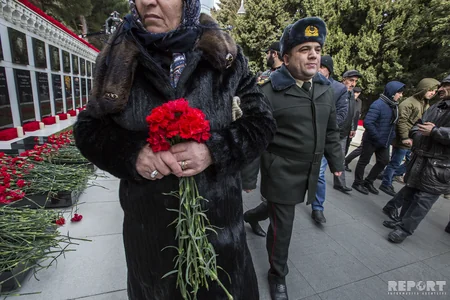 Azərbaycan xalqı 20 Yanvar şəhidlərini yad edir - FOTOREPORTAJ
