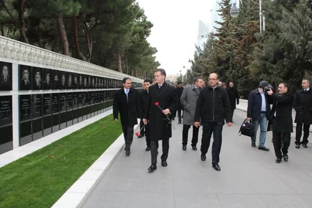 Bakıdakı Türk Şəhidliyində Çanaqqala zəfəri qeyd olunub