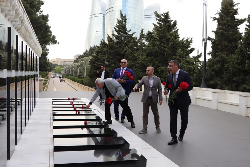 Beynəlxalq Ağırlıqqaldırma Federasiyasının prezidenti Bakıya gəlib, Fəxri Xiyabanı ziyarət edib