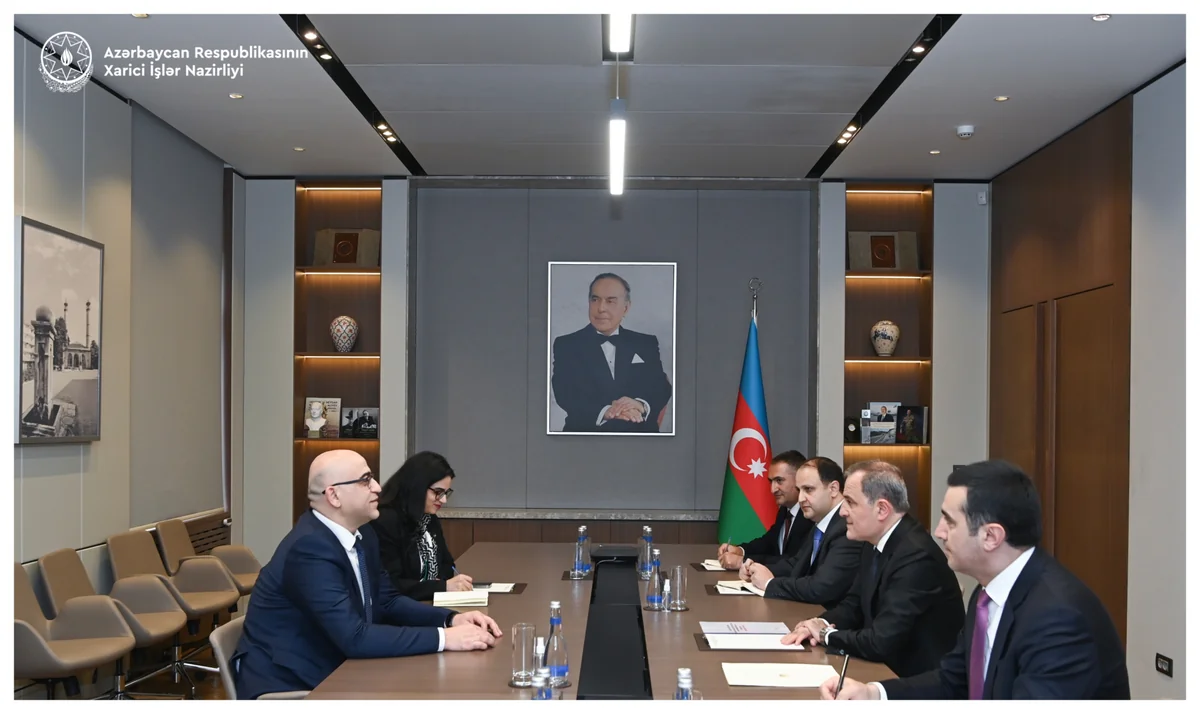 Azerbaijani FM meets with incoming Palestinian ambassador