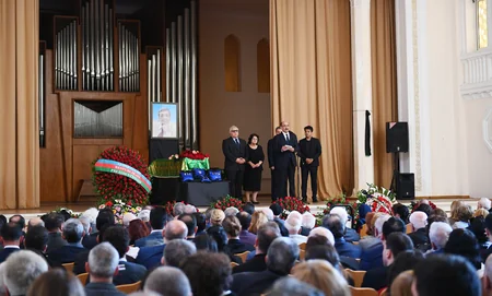 İlham Əliyev və Mehriban Əliyeva Arif Məlikovun vida mərasimində iştirak ediblər - YENİLƏNİB-2