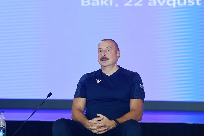 Azərbaycan Prezidenti: Elə bil ki, bizim komandamız Bakıda stadiona çıxıb
