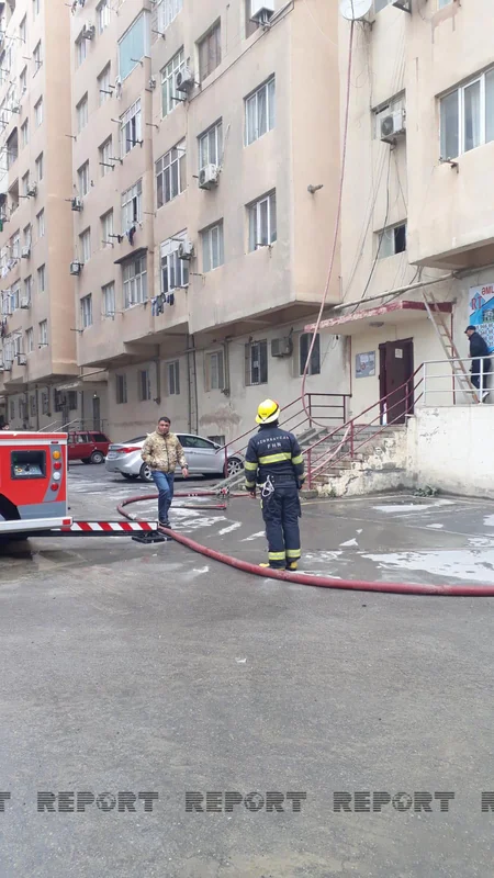 Xırdalanda yaşayış binasında yanğın olub, sakinlər təxliyə edilib