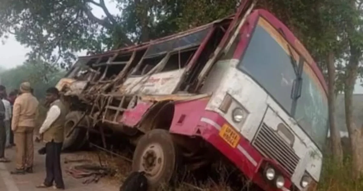 6 dead, 15 injured in bus-truck collision in India
