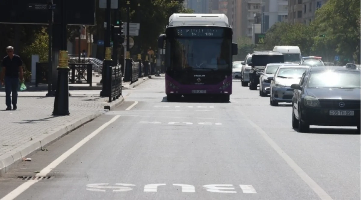 Bakıda daha bir avtobus zolağında minib-düşmə yeri yaradılıb