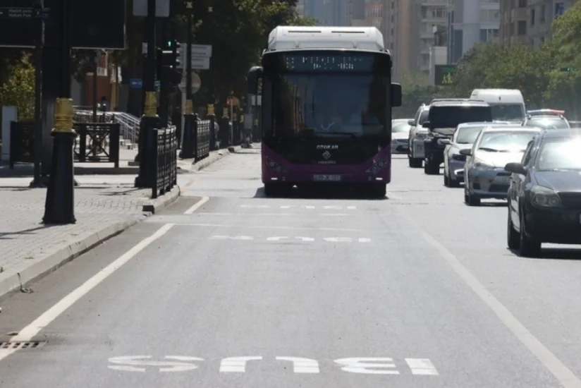 Bakıda daha bir avtobus zolağında minib-düşmə yeri yaradılıb