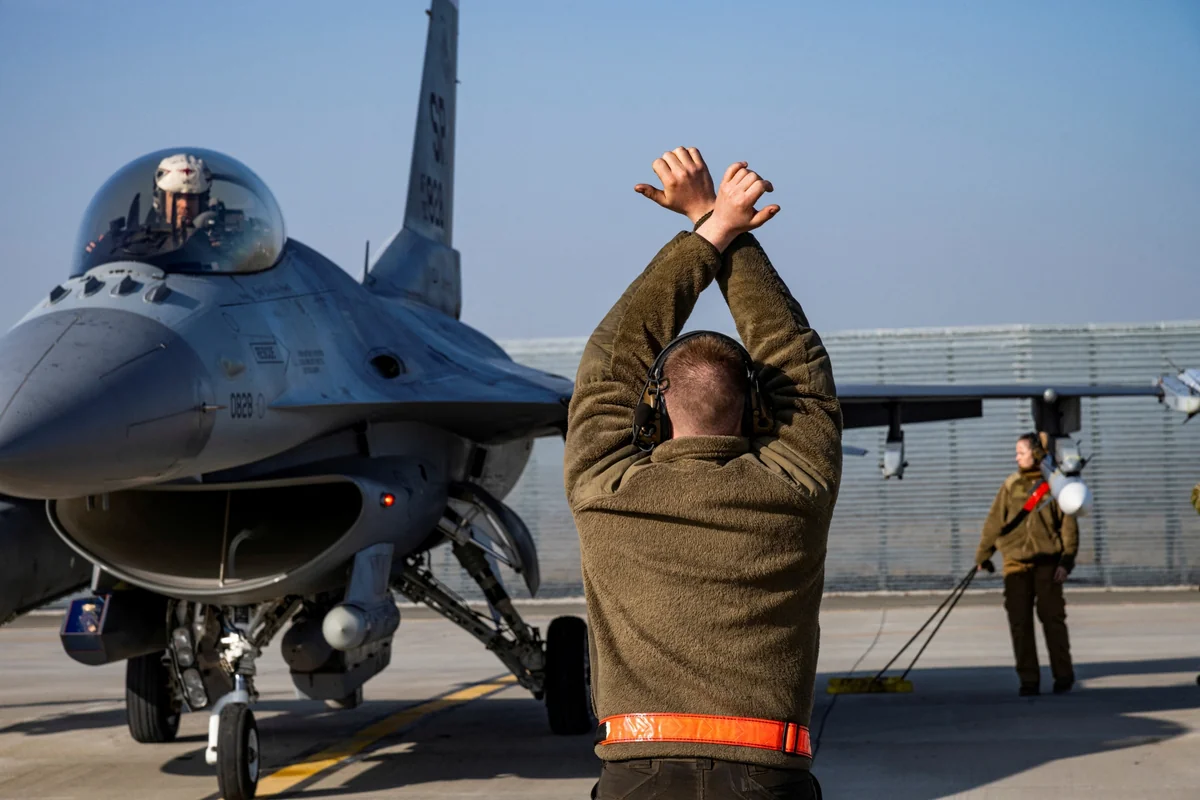 Ukraynalı pilotlar üçün Britaniyada keçirilən təlimlər başa çatıb