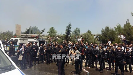 На место пожара в многоэтажном здании прибыли Закир Гаралов, Рамиль Усубов и заместители министров - ОБНОВЛЕНО