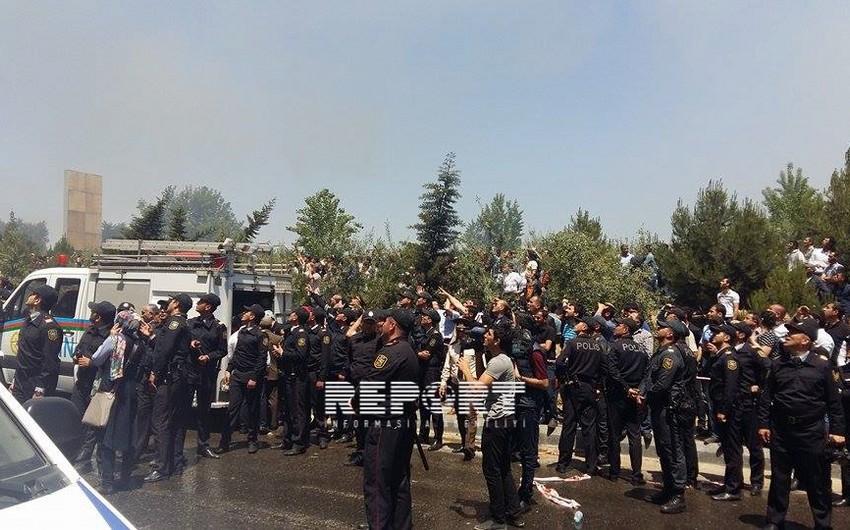 ​Bakıda yanğın başlayan əraziyə Zakir Qaralov, Ramil Usubov və nazir müavinləri gəlib - YENİLƏNİB