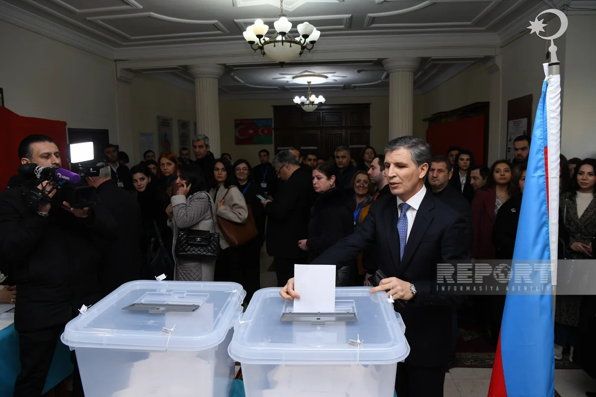 Zahid Oruj votes in snap presidential elections