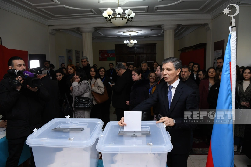 Zahid Oruj votes in snap presidential elections