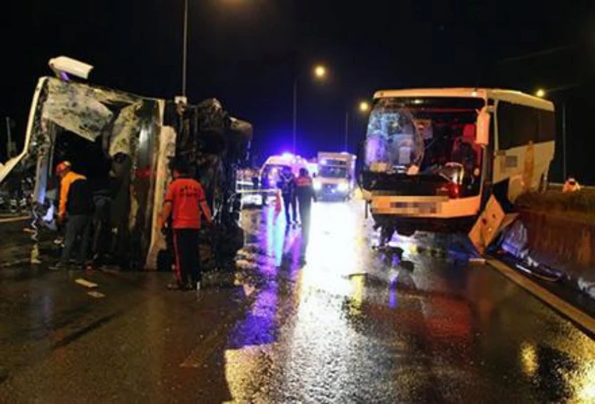 Türkiyənin Bolu şəhərində iki avtobusun toqquşması nəticəsində 6 nəfər ölüb, 37 sərnişin yaralanıb