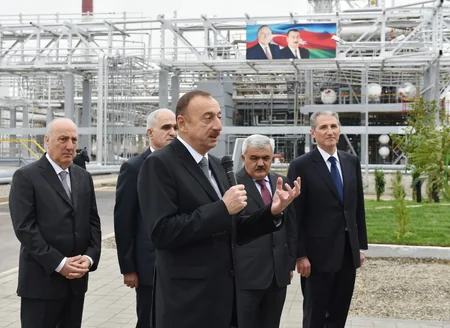 ​İlham Əliyev Sumqayıtda iki zavodun açılışında iştirak edib