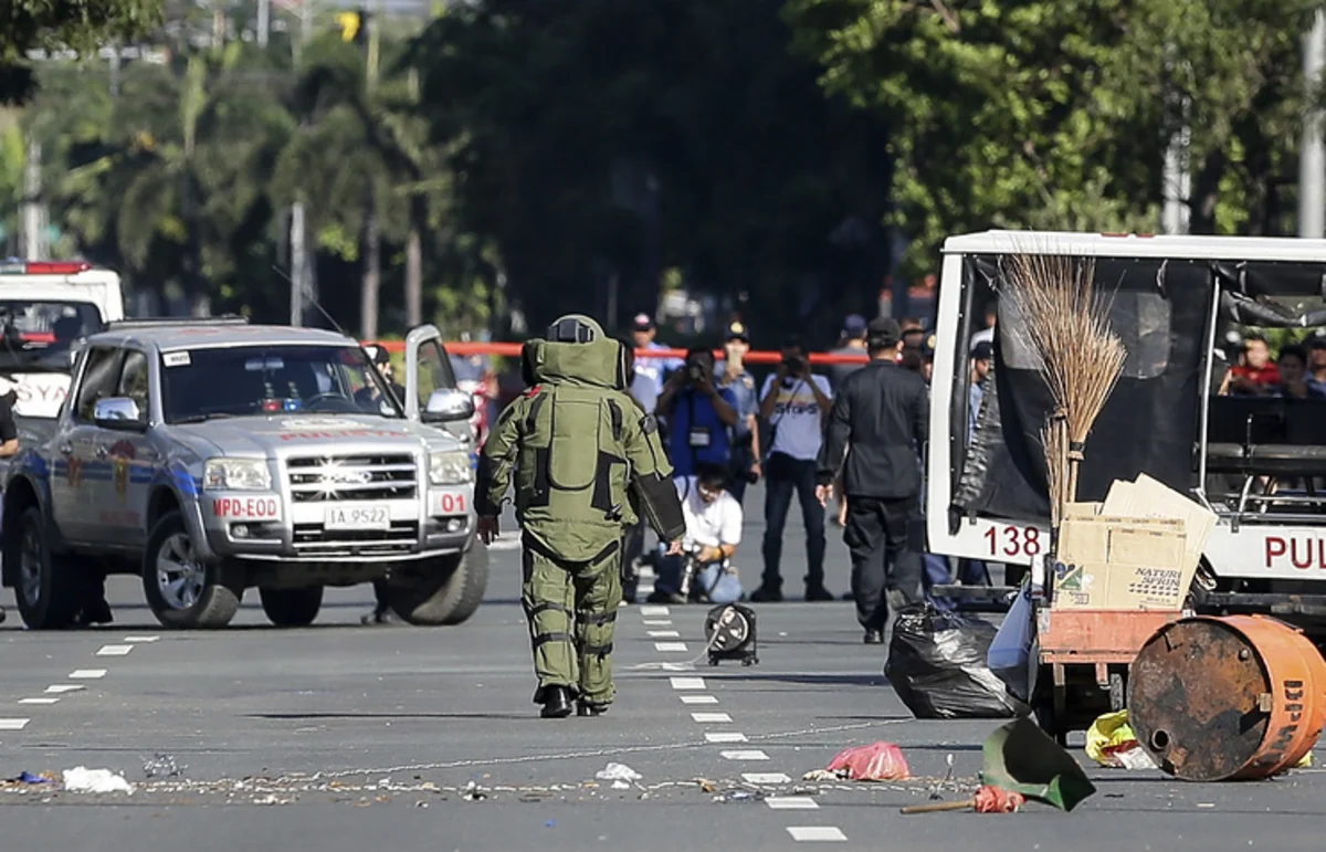 5 guards of Phillippines president receive wounds after rebel ambush