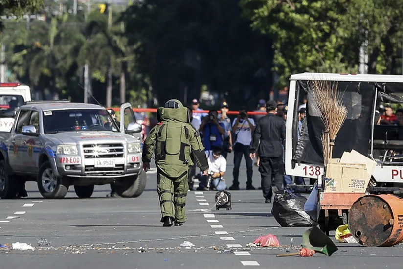 5 guards of Phillippines president receive wounds after rebel ambush