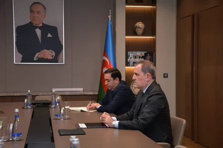 Ceyhun Bayramov Fransa XİN rəsmisi ilə Ermənistanla münasibətlərin normallaşmasını müzakirə edib