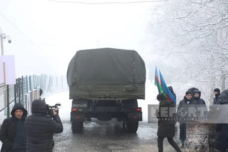По дороге Ханкенди - Лачын беспрепятственно проехали 62 автомобиля российских миротворцев