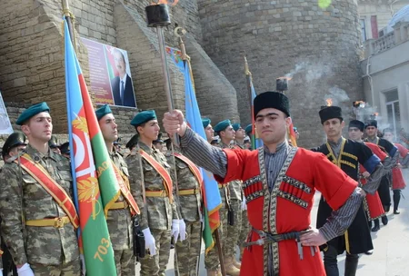 Aprel döyüşlərinin Zəfər bayraqlarına düzlən! şüarı  ilə vətənpərvərlik tədbiri keçirilib - VİDEO - FOTO