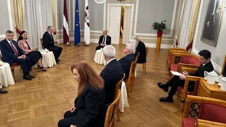 Latviya Prezidenti Nizami Gəncəvi Beynəlxalq Mərkəzinin üzvləri ilə görüşüb