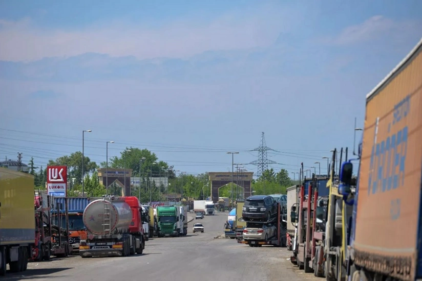 Gürcüstan Rusiyaya gedən avtomobilləri Azərbaycana yönəldib