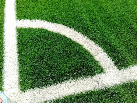 Gəncə şəhər stadionunda yeni süni örtüklü meydanın salınma prosesi başa çatır