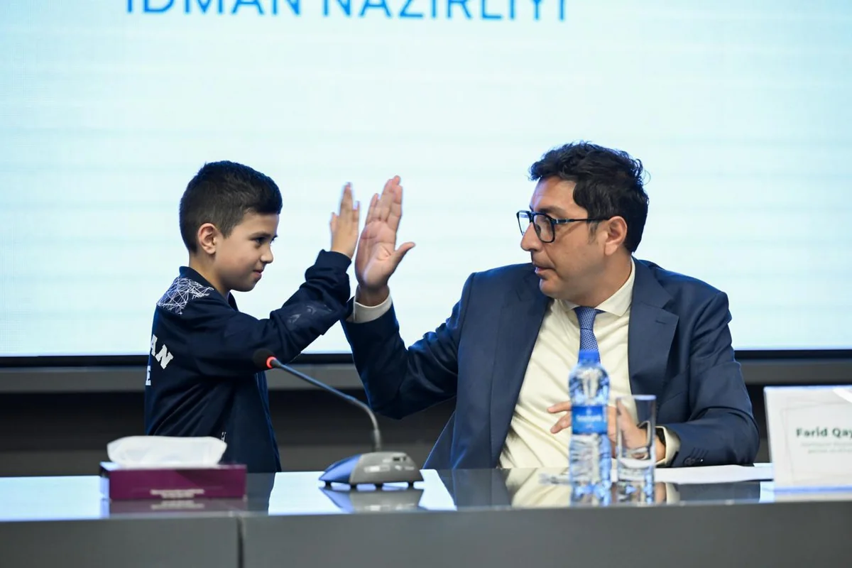 Nazir ötən ay beynəlxalq yarışlarda uğur qazanmış idmançılar və onların məşqçiləri ilə görüşüb