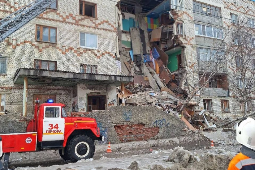 Section of five-story building collapses in Pechora, Russia