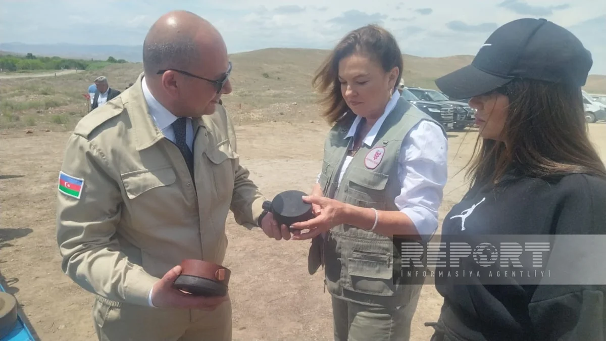 Roots of Peace president informed about mine threat in Fuzuli