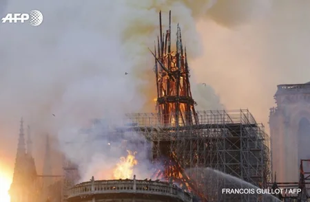 Fransada Paris Notr-Dam кilsəsi yanıb - FOTO - VİDEO